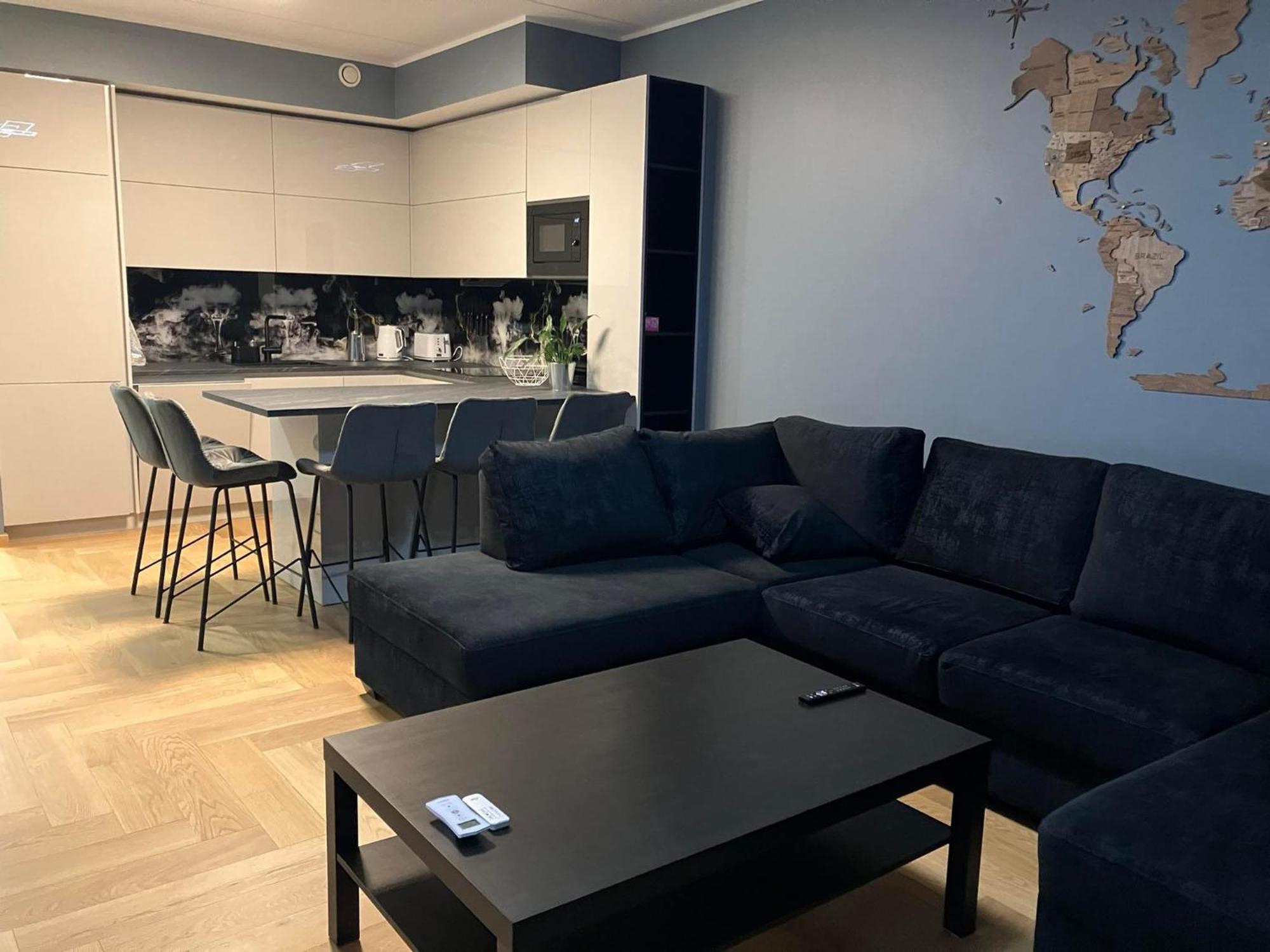Spacious And Cozy With A Balcony In A High-rise Building Lägenhet *